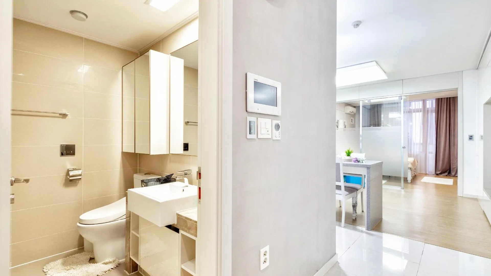 Whitehome 아스타나