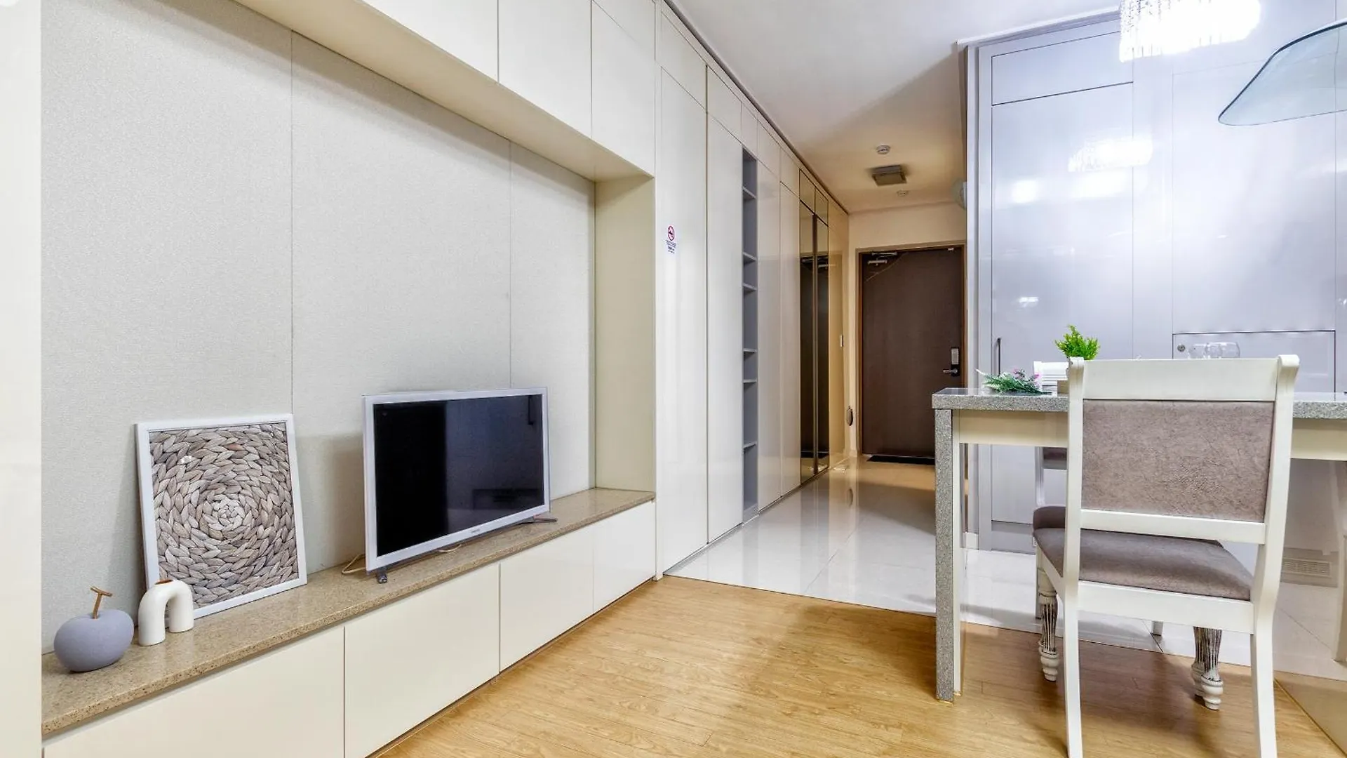 Whitehome 아스타나 아파트